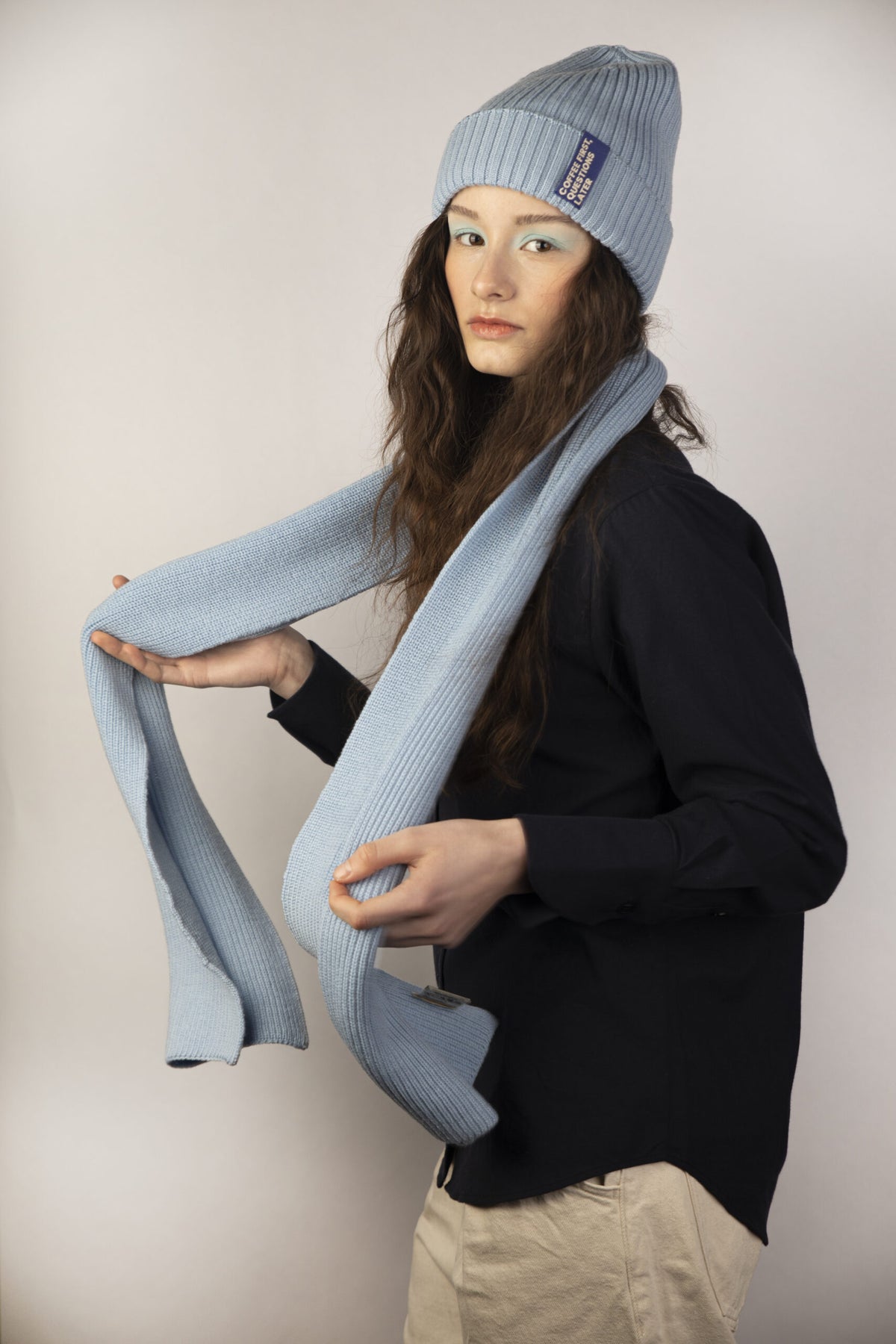 Strickschal hellblau